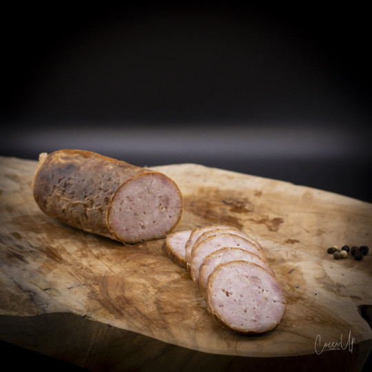 Saucisson à l'ail fumé en tranches
